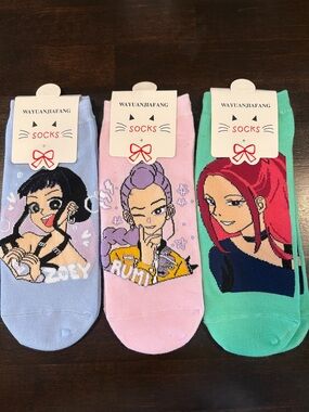 K-POP Character Ankle Socks - Blue, Pink, Green